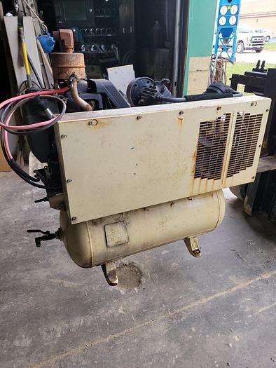 Used Ingersoll-Rand 12.5 Hp Kohler Pallet Mnt. Air Compressor w/Alemite Reel