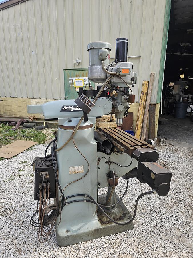 Used 2-Axis Bridgeport CNC Knee Mill Series I SWI Trak A.G.E. 2 Control Power Drawbar