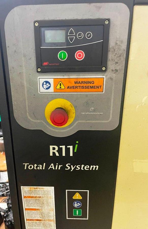 Used 15 Hp Ingersoll Rand R11i-A135 TAS Rotary Screw Air Compressor w/400 Gallon Horizontal Tank 