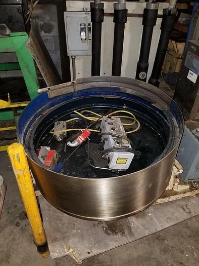 Used 30'' SST Vibratory Feeder Bowl w/ Controller and Base 10'' Depth 1 3/4'' Ridges