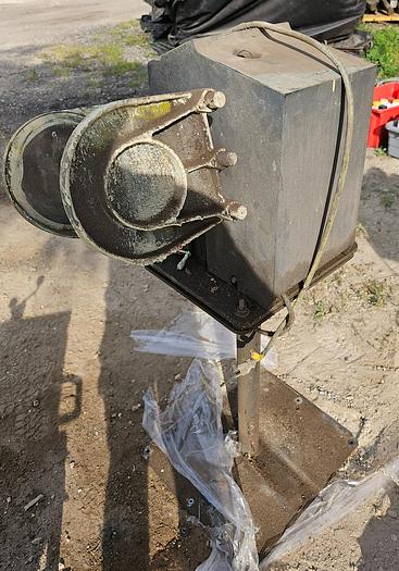 Used Red Devil Stand Mounted Gallon Paint Mixer 110v, 1 ph @ 60 Hz