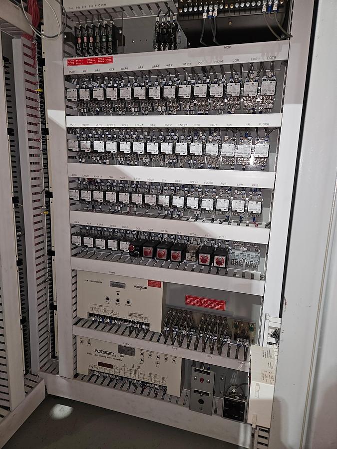 Used 800 KW DMT Corporation DMT-825C Diesel Generator 1000 KVA Cummins KTA38 Engine