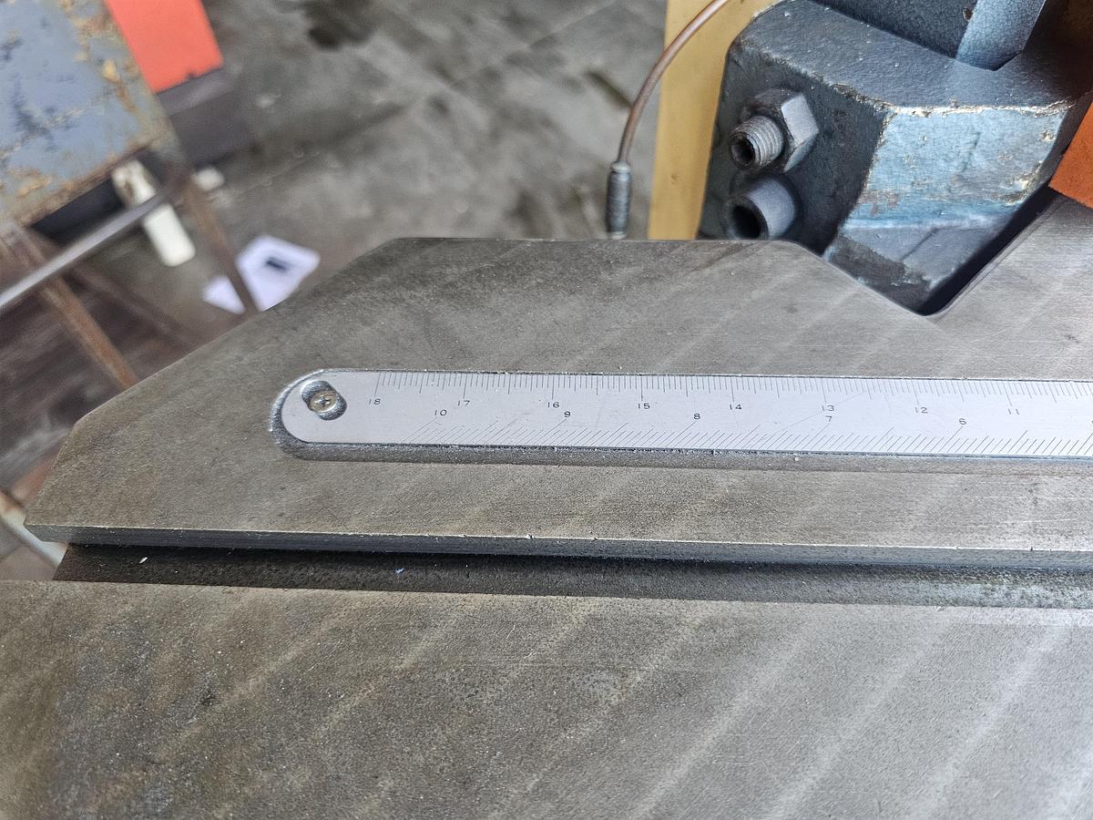 Used 10 Ton Amada CS-220 Hydraulic Corner Notcher 1/8" x 8-5/8", Foot Pedal Control