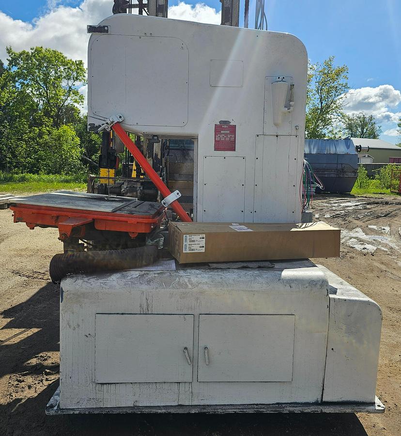 Used 26" Doall 2618-3 Variable Speed Vertical Contour Bandsaw