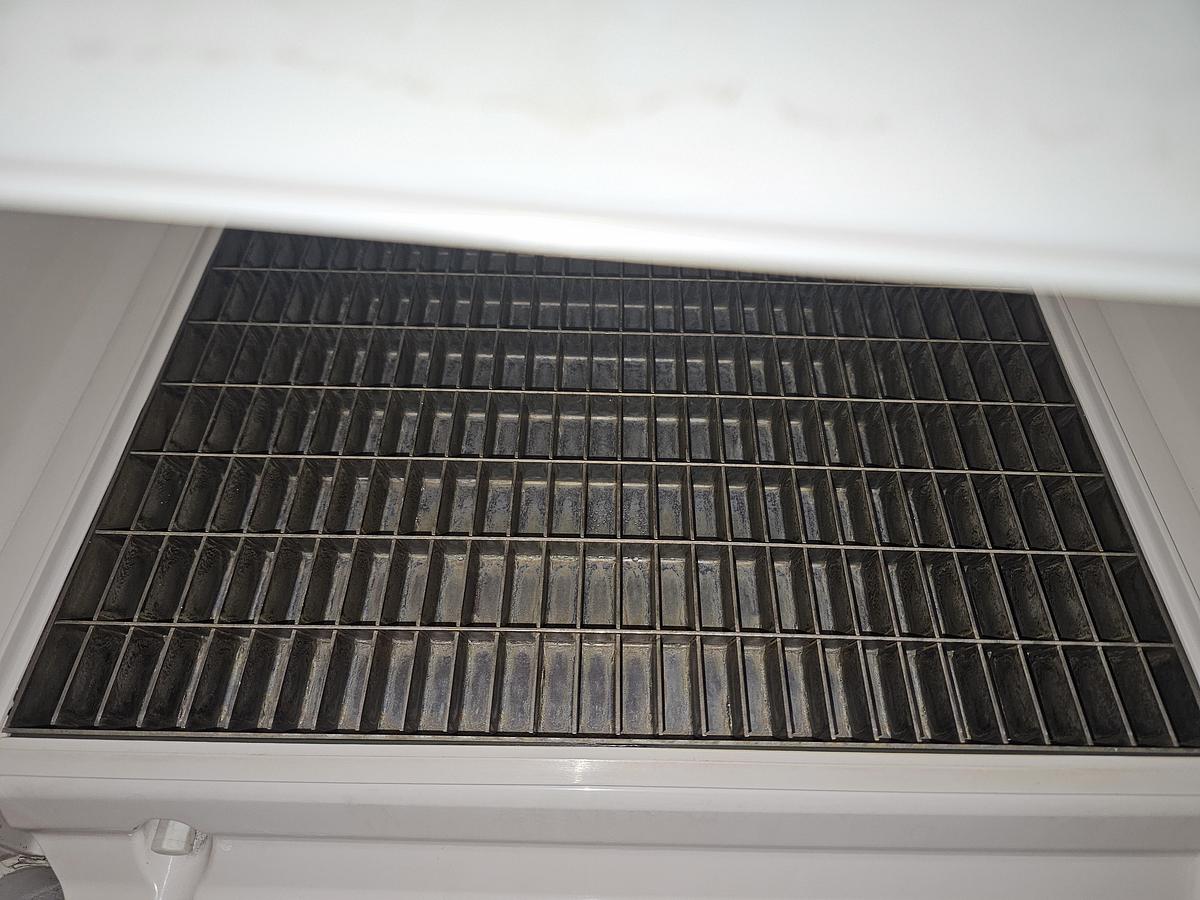 Used Manitowoc SY0324A Commercial Ice Machine - 350 lb Capacity & B320 Ice Bin