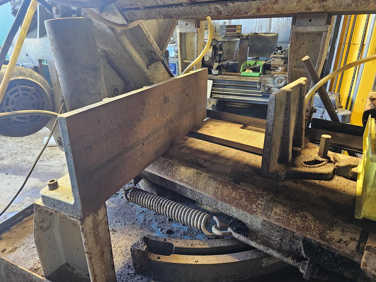 Used 2005 Bailiegh Industrial 13'' x 20'' BS-330MSTV Horizontal Bandsaw & Conveyor