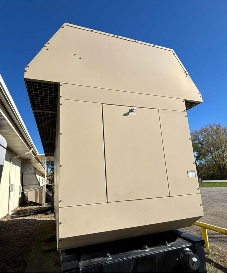 Used 750 KW Generac Gemini Series MD750 Diesel Standby Generator Set - 12.0L Diesel & Fuel Tank