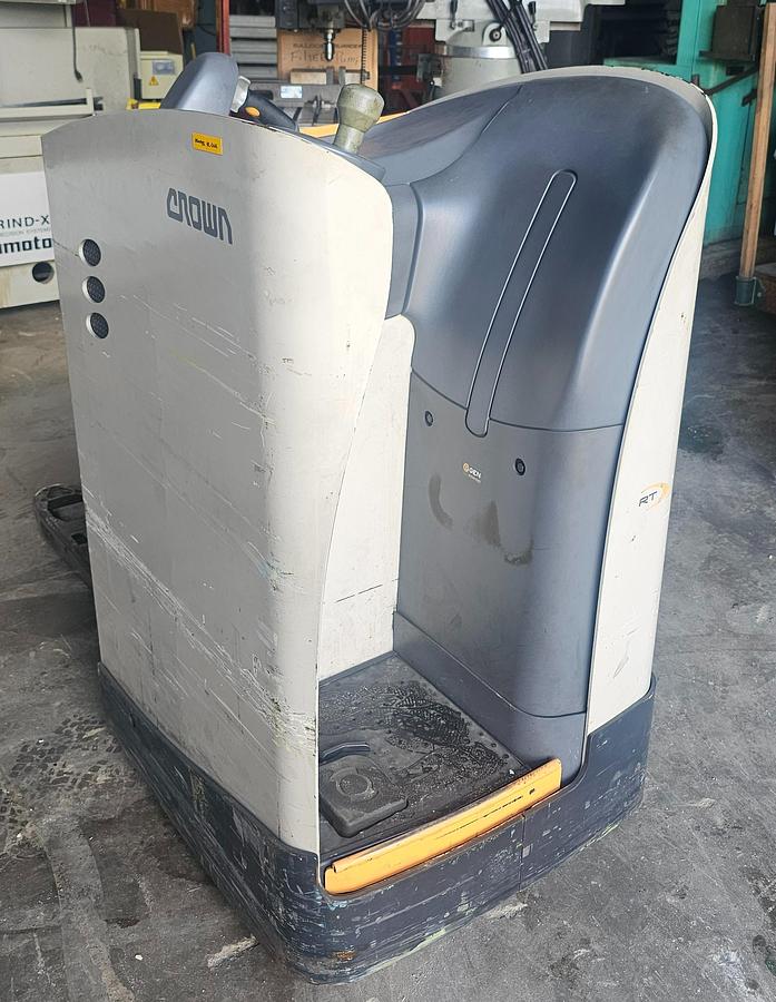 Used 24 Volt Crown RR 4000 Series Ride-On Pallet Jack RT 4020-20 w/Charger