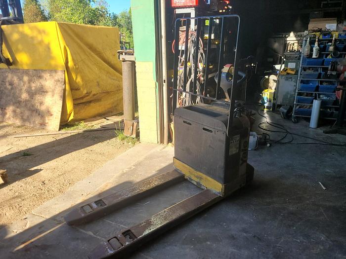 Used Yale 24V Electric Pallet Truck MPB040-EN24T2748 4000# Capacity 48” Forks