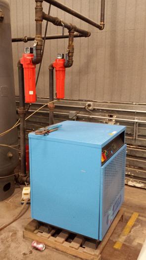 Used MOTIVAIR (MTA) 250 CFM R-134a Air Cooled Refrigerated Air Dryer Model #DE107