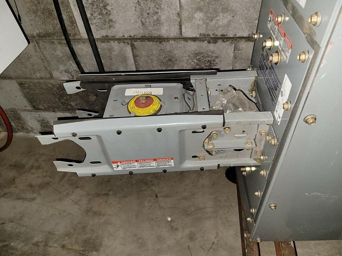 Square D I-LINE II - Busway Tap Box 1200 AMP 600 V 3P 3W #CFHR2512GETBMBM54