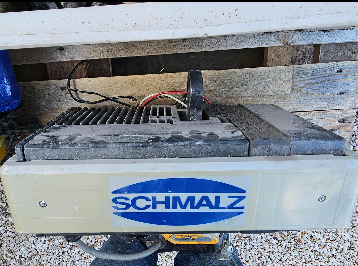 Used 500 Kg Schmalz MOD-VM-COMF-500/750 8-Cup Vacuum Lifter & Electric Chain Hoist