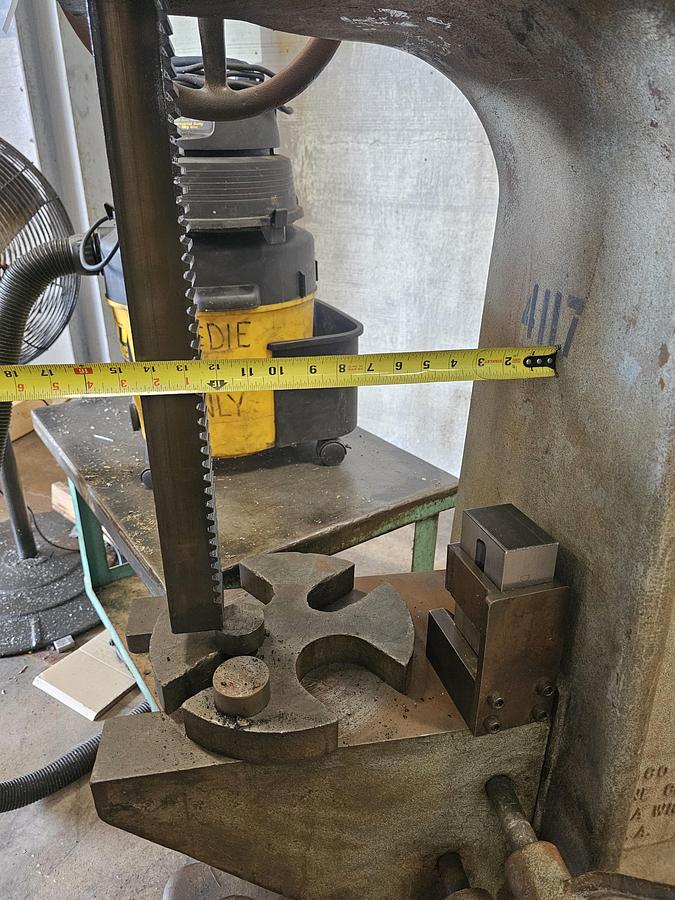 Used 15 Ton Famco 6CR Compounding Floor Style Arbor Press, Adjustable Height Knee