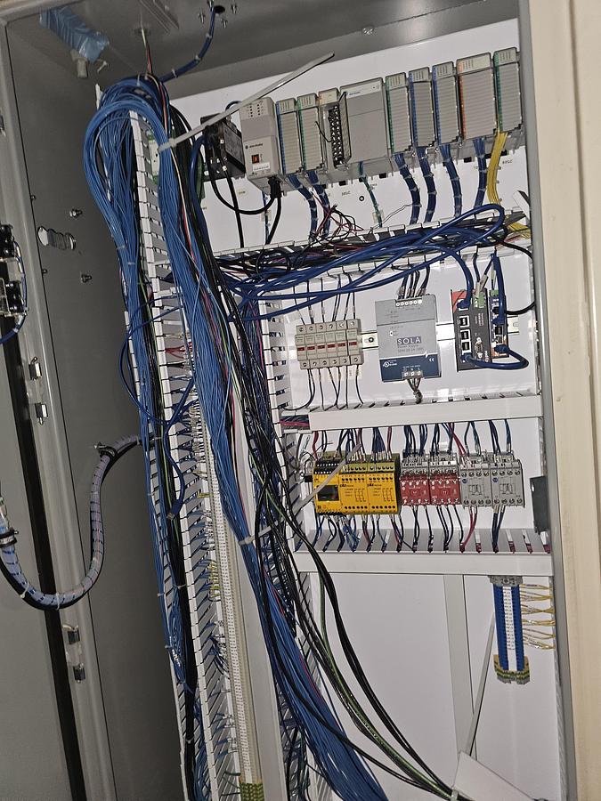 Used 48" Programmable Almco 2SF-48DRA Vibratory Deburring Tub 2x Spindles & Enclosure