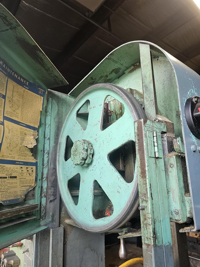 Used 16" Doall 16-3 Variable Speed Vertical Bandsaw, Hydraulic Table & Blade Welder