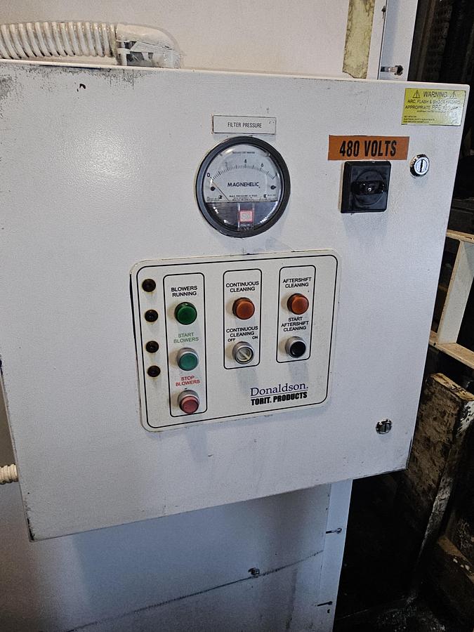 Used Donaldson Torit DWST 6-4 Downflo Workstation | 28,000 CFM | 4-Module Dust Booth