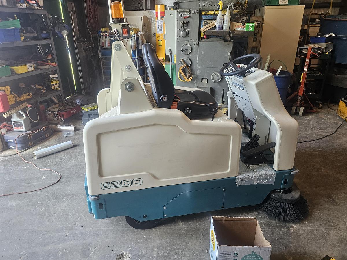 Refurbished Tennant M6200 Battery Operated 55" Cleaning Path Ride On Floor Sweeper