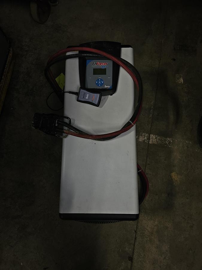 Refurbished 2015 Caterpillar 4000# 2ET4000 48V 3-Wheel Forklift 189" Lift 5331 Hours - Refurbished Battery