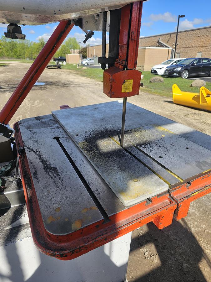 Used 26" Doall 2618-3 Variable Speed Vertical Contour Bandsaw