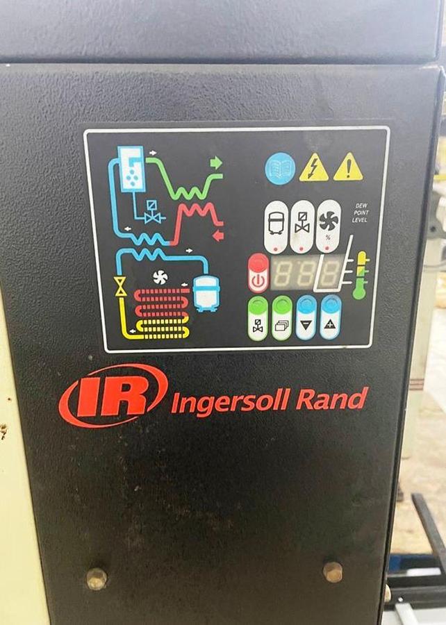 Used 15 Hp Ingersoll Rand R11i-A135 TAS Rotary Screw Air Compressor w/400 Gallon Horizontal Tank 