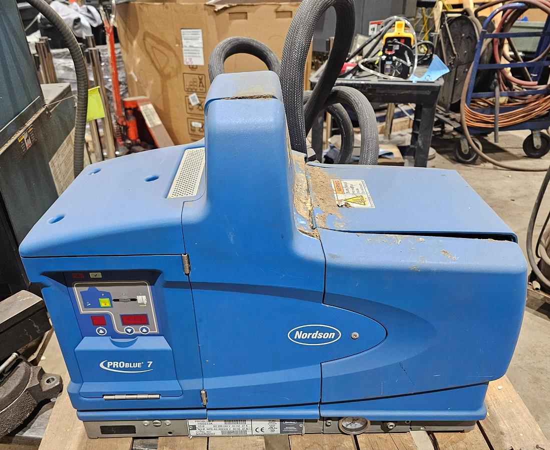 Used Nordson ProBlue 7 Adhesive Melter | 7kg Tank | 200-240V | Part 1022233A