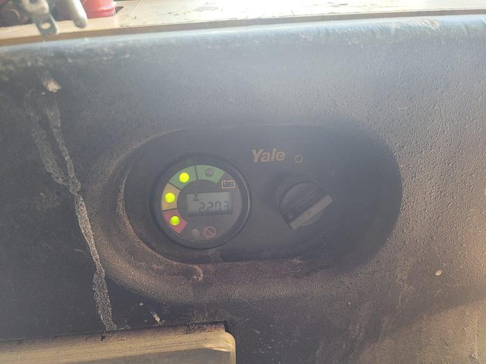 Used Yale 24V Electric Pallet Truck MPB040-EN24T2748 4000# Capacity 48” Forks