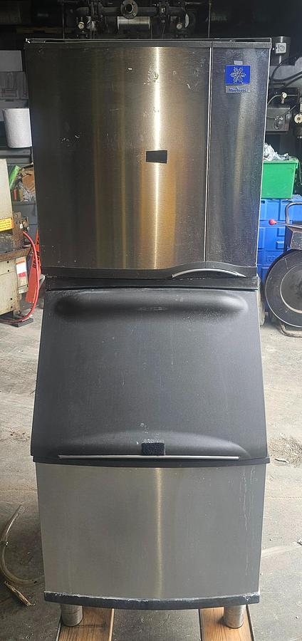 Used Manitowoc SY0324A Commercial Ice Machine - 350 lb Capacity & B320 Ice Bin