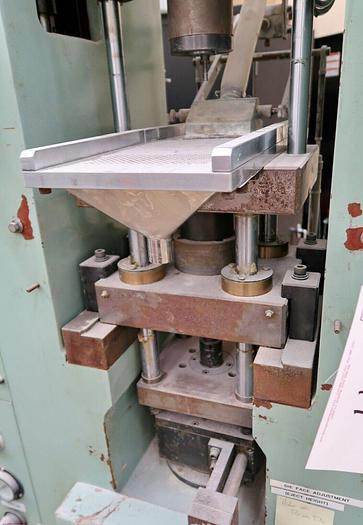 Used Daewha DWM-20C-DF-467 20-Ton Powder Compacting Press 100mm Max Filling