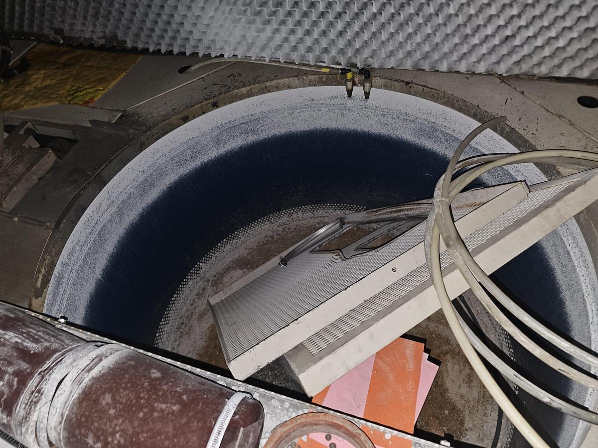 Used 48" Programmable Almco 2SF-48DRA Vibratory Deburring Tub 2x Spindles & Enclosure