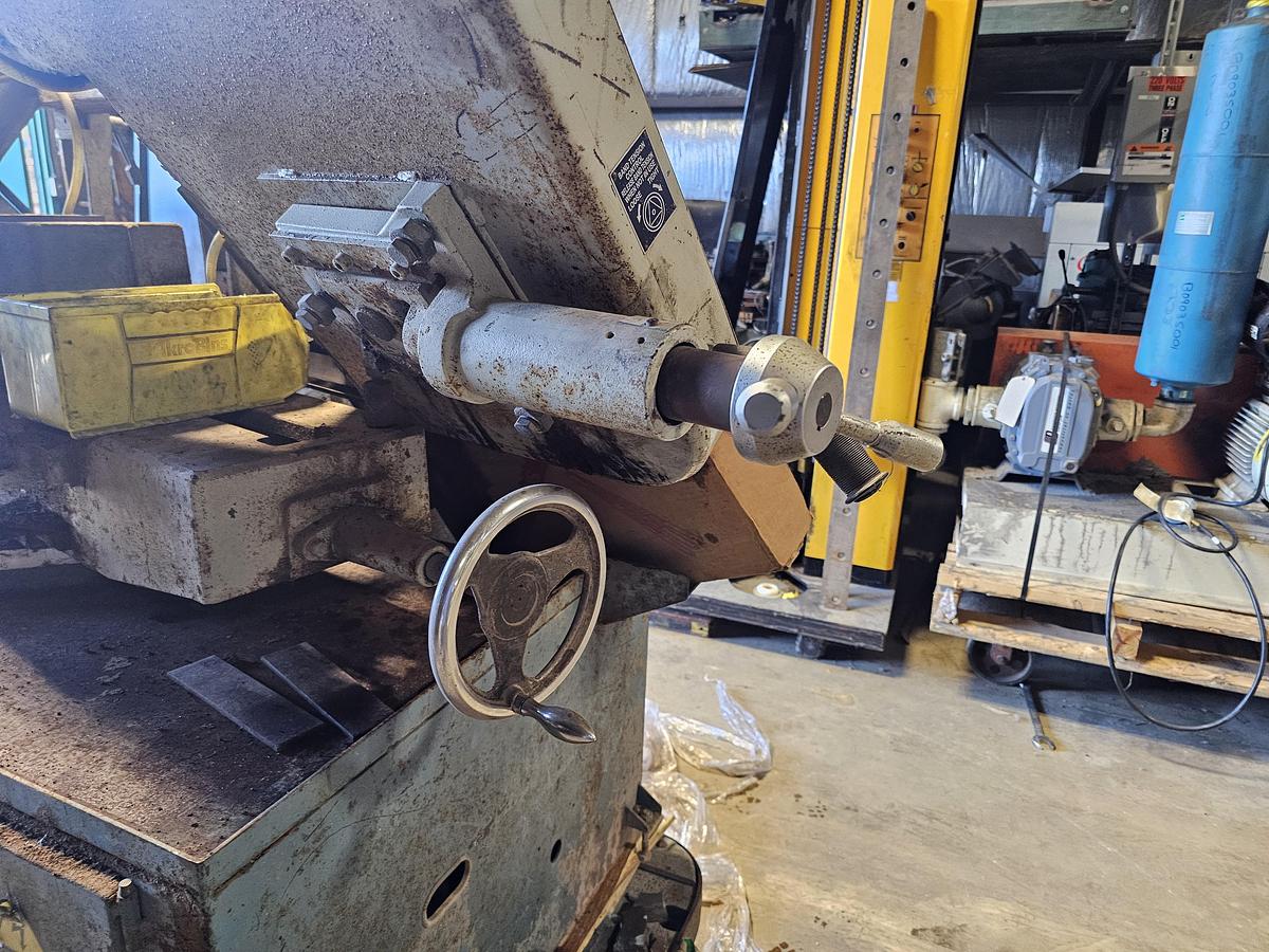 Used 2005 Bailiegh Industrial 13'' x 20'' BS-330MSTV Horizontal Bandsaw & Conveyor