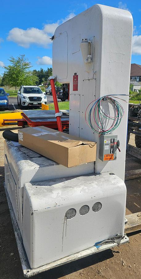 Used 26" Doall 2618-3 Variable Speed Vertical Contour Bandsaw