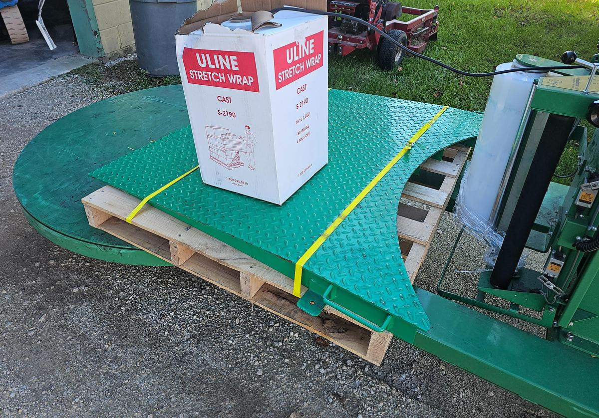 Used Highlight Industries PREDATOR-SS-LP Low Profile Simplified Stretch Wrap Machine w/ Ramp