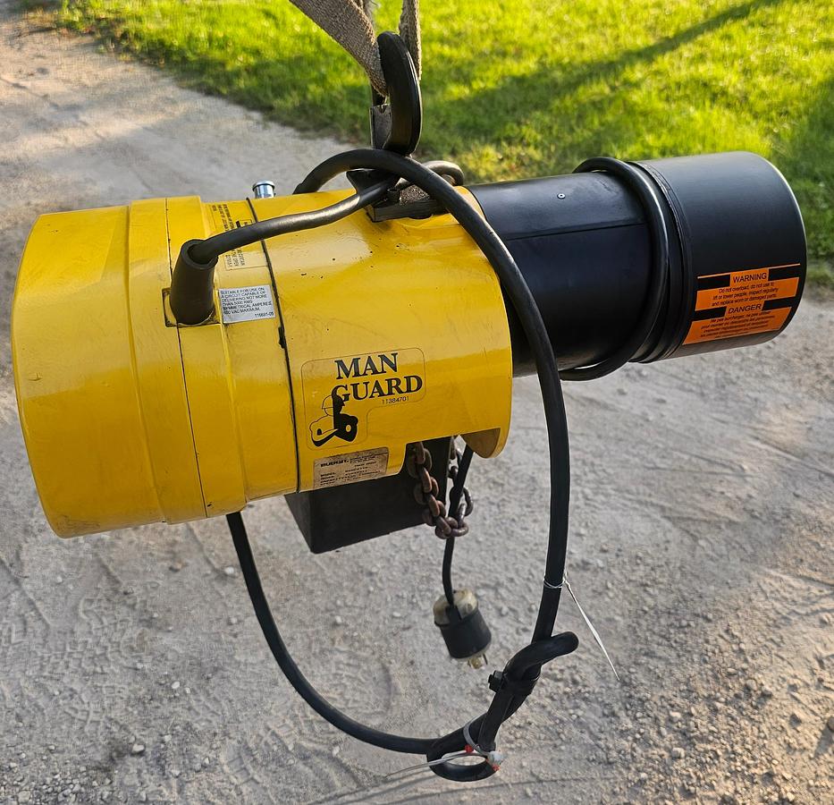 Used 1 Ton Budgit BEHC0116 Electric Chain Hoist, 16 FPM Lift Speed, 15' Lift