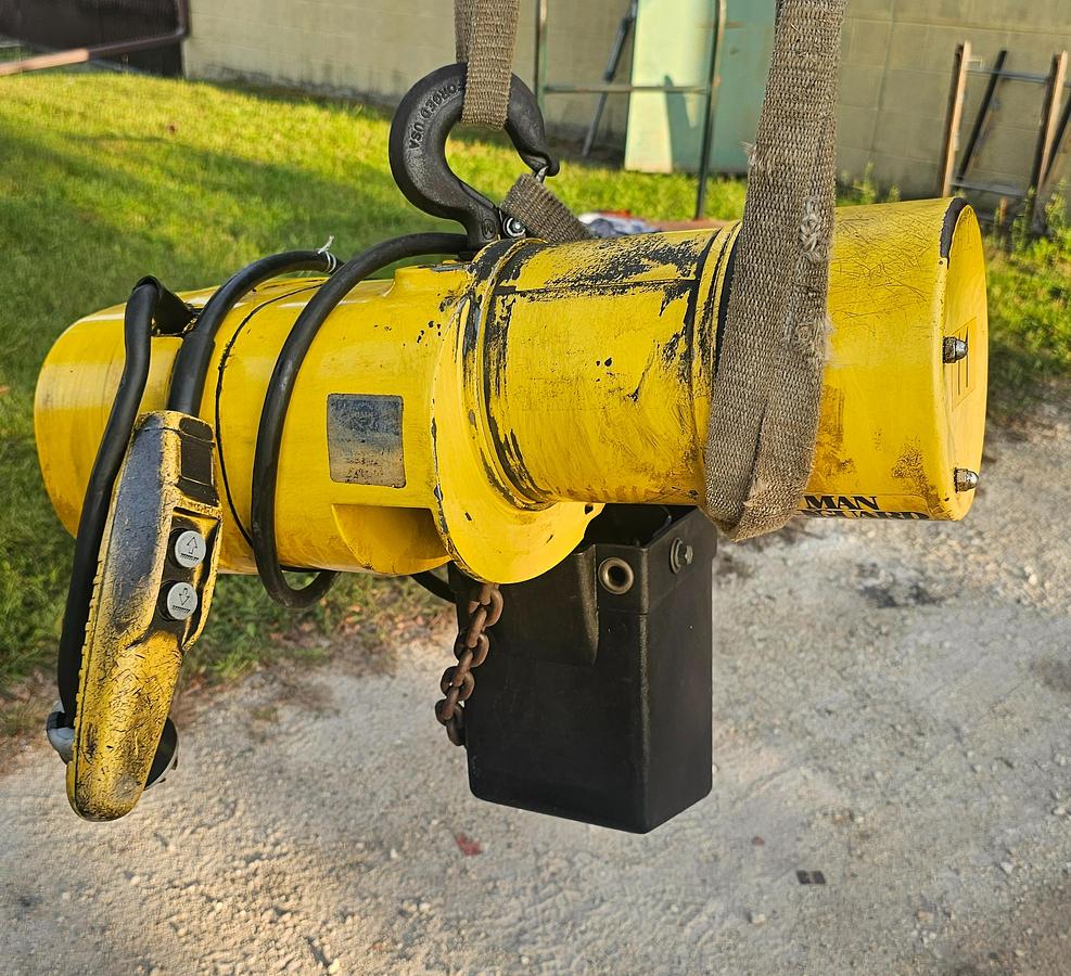 Used 1 Ton Budgit BEHC0116 Electric Chain Hoist, 16 FPM Lift Speed, 15' Lift