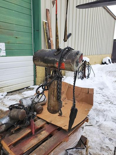 Used CM Lodestar 1 Ton Electric Chain Hoist & Pendant Model #H2 Lift Speed: 8 F.P.M 10′ Lift