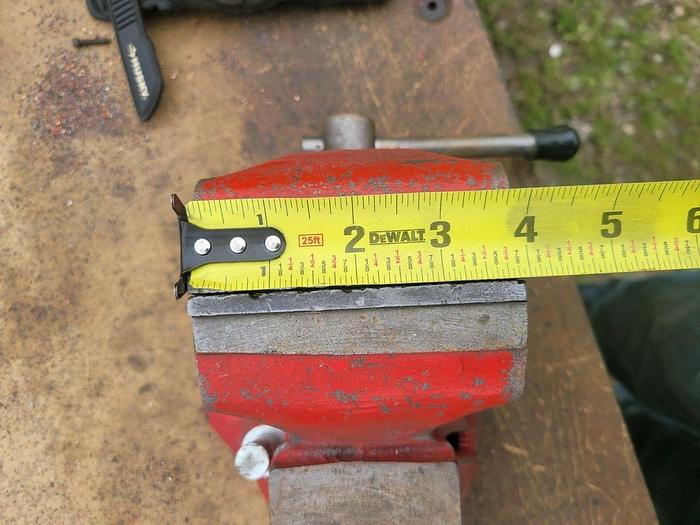 Used Milwaukee Tool 4'' Bench Vise w/Swivel Base 4'' Opening