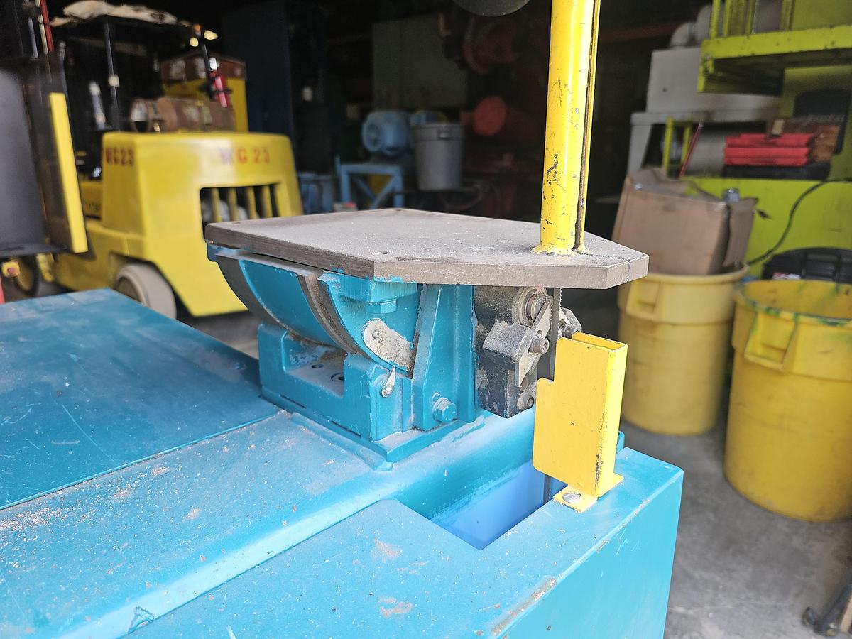 Used 20" Doall 2013-V Industrial Vertical Bandsaw 13" Throat - Variable Speed - CLEAN!!!