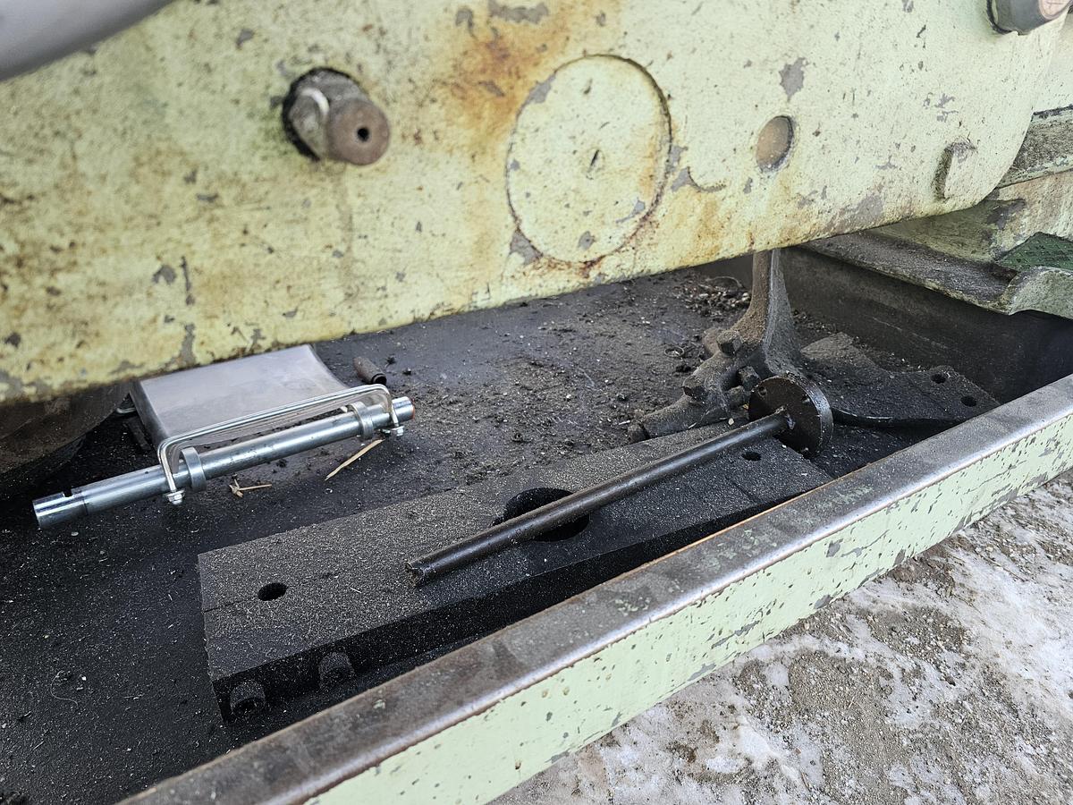 Used Cincinnati Hydrashift 22 Engine Lathe 23.5" Swing x 72" Centers