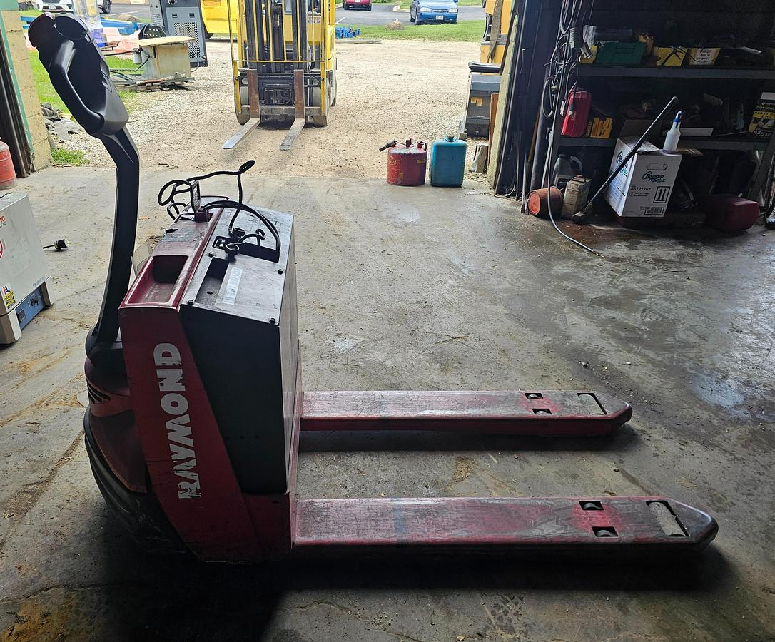 Used Raymond 102T-F45L 4,500 Lb. Electric Pallet Truck | 2015 | 908 Hrs | Onboard Charger