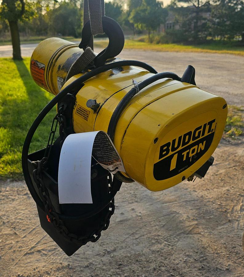 Used 1 Ton Budgit BEHC0116 Electric Chain Hoist, 16 FPM Lift Speed, 15' Lift