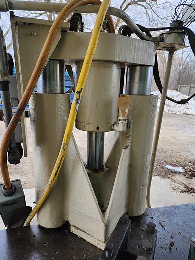 Used 1970 75 Ton Peddinghaus Hydraulic Corner Shear