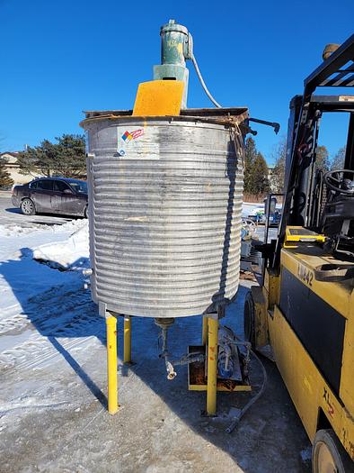 Used 275 Gallon 304 SST Jacketed Mixing Tank wLightning Mixer .65 Hp 17251450 RPM