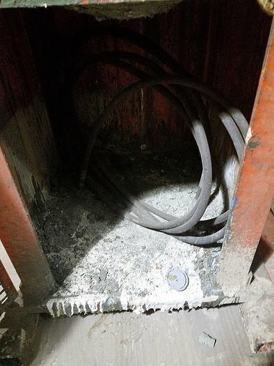 Used 5 Hp Vertical Hydraulic Safety Compactor for Crushing 5 & 35 Gallon Drums/Cans