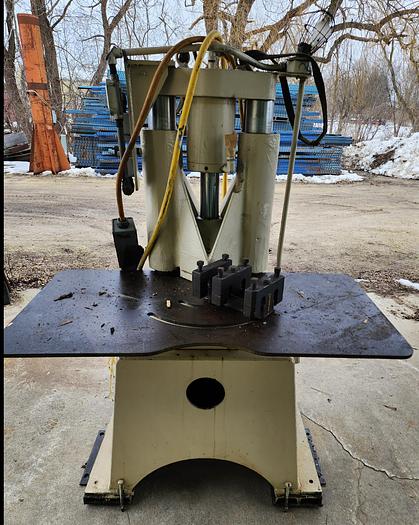 Used 1970 75 Ton Peddinghaus Hydraulic Corner Shear