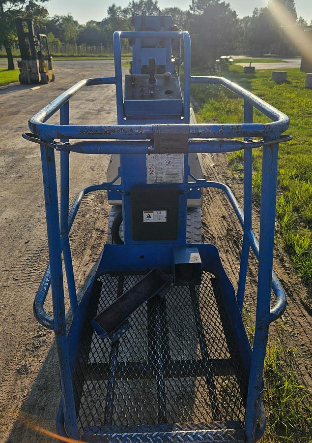 Used 1997 Genie Z20/8N Articulating Self Propelled Boom Lift 