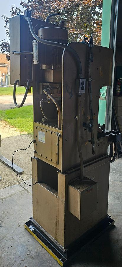 Used 6-Ton Denison Multipress R065MC202D266C218A12A201S220 Hydraulic C-Frame Bench Press