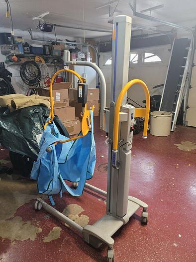 Used ARJO Tempo Portable Cordless Power Patient Lift 440lb Capacity