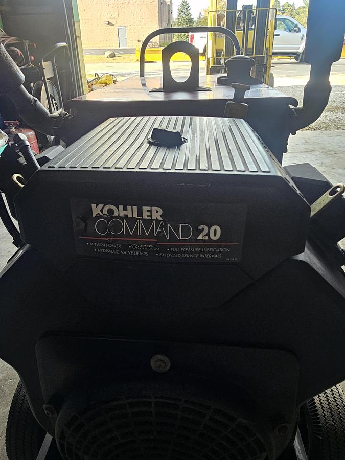 Used Lincoln Ranger 3 Phase Gas Welder 11,500 Watts Peak Power on Cart - 481 Hours