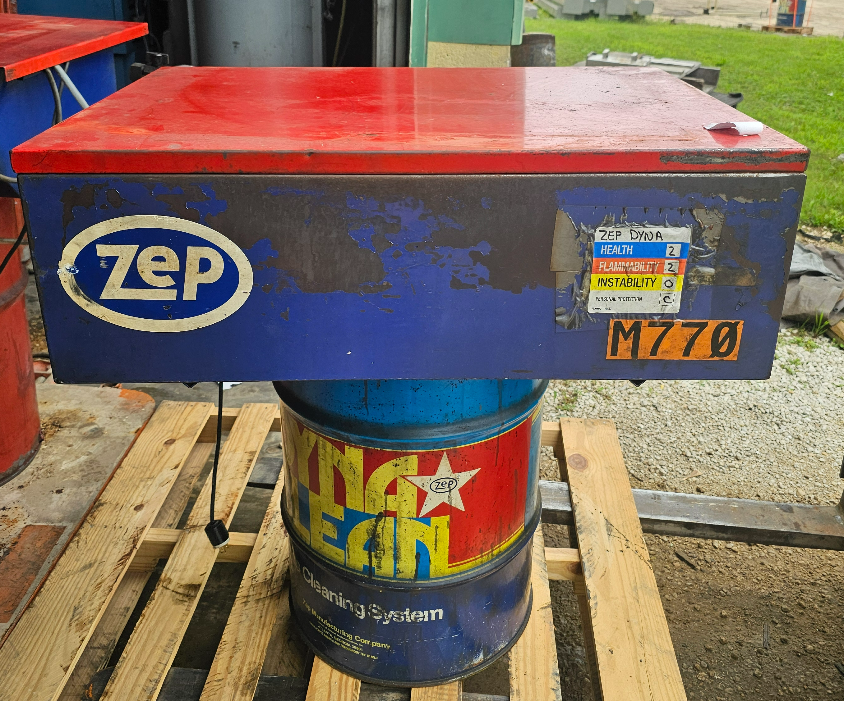 Used Zep Dyna-Clean II Industrial Solvent Parts Washer w/ Flow-Thru Brush, 30 Gal Drum, 115V