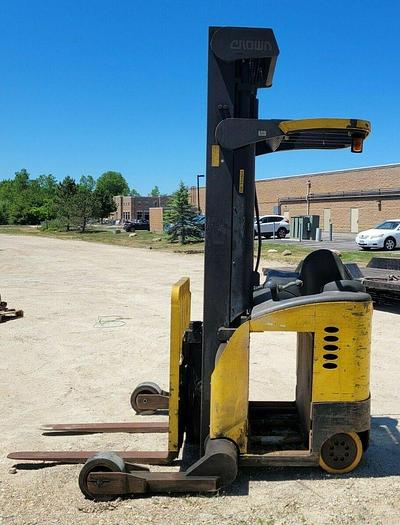 Used 270" Lift 4500# Crown RR5020-45 36V Electric Reach Truck 42'' Forks & Sideshift